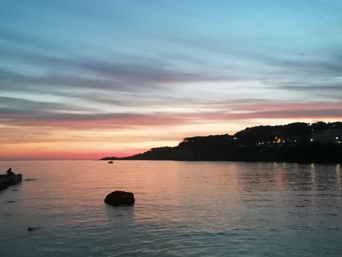 O Petit Monde Hotel Sanary-sur-Mer Luaran gambar