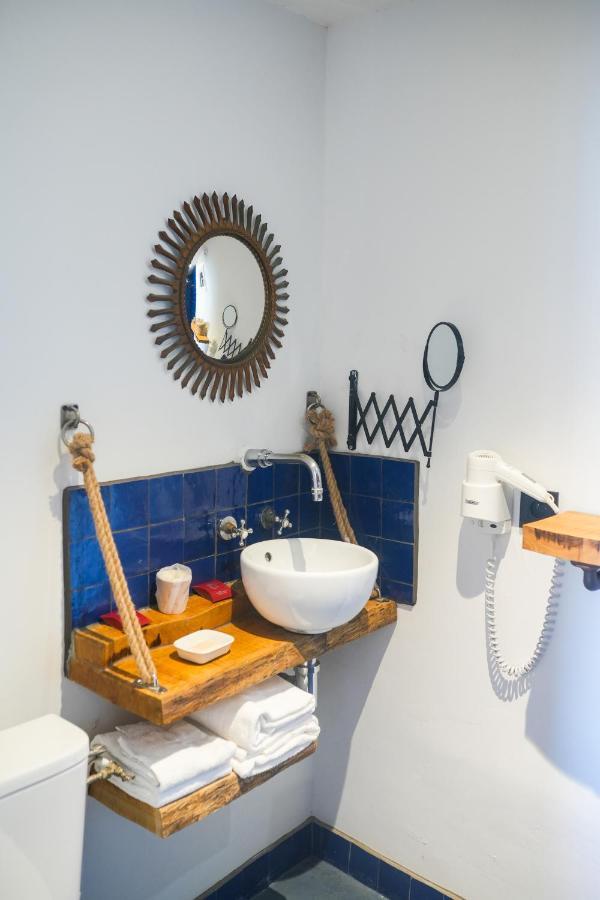 O Petit Monde Hotel Sanary-sur-Mer Luaran gambar