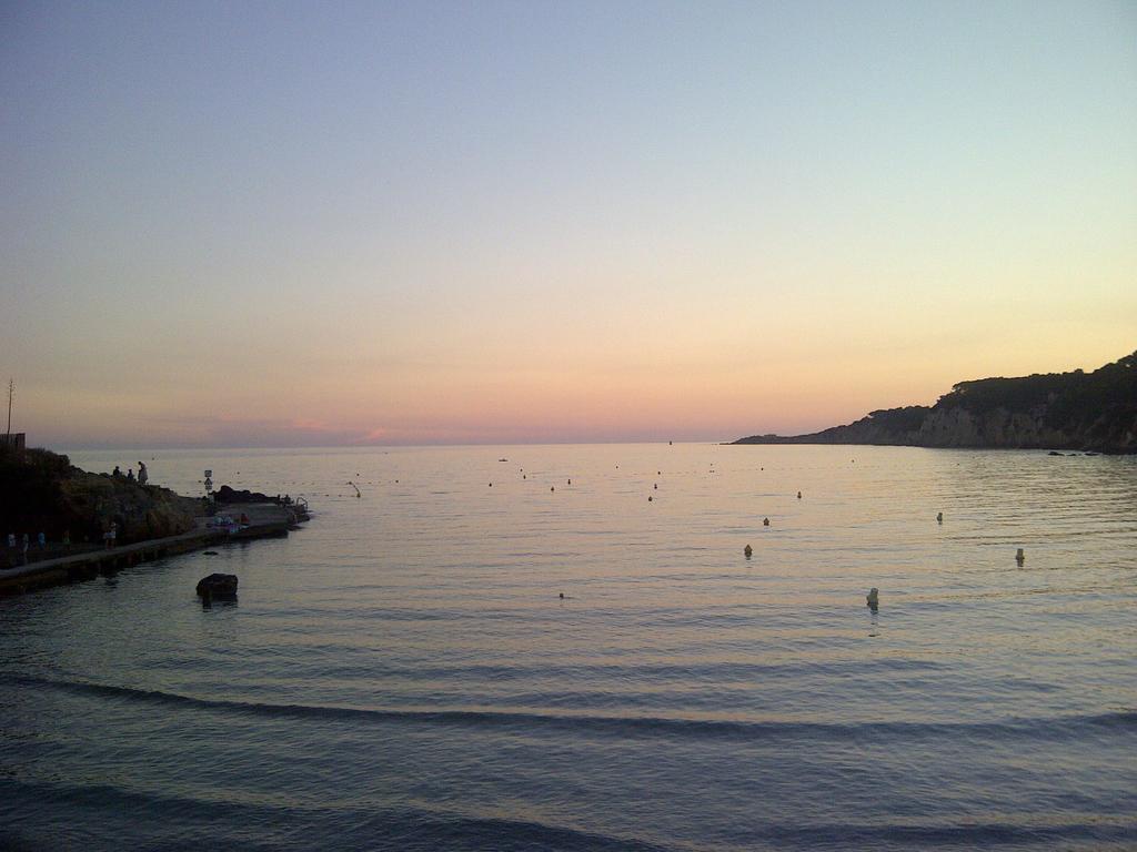 O Petit Monde Hotel Sanary-sur-Mer Luaran gambar